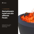 Nahaufnahme des offenen Holzfeuers im Flamesa Flame Feuerkorb
